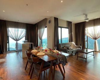 7Stonez Suites Geo38 Genting Highlands - Genting Highlands - Dining room