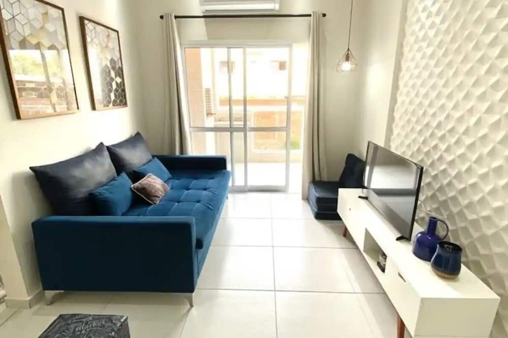 Apto novo e arejado com uma ampla sacada - Bertioga - Living room