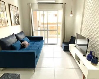 Apto novo e arejado com uma ampla sacada - Bertioga - Living room