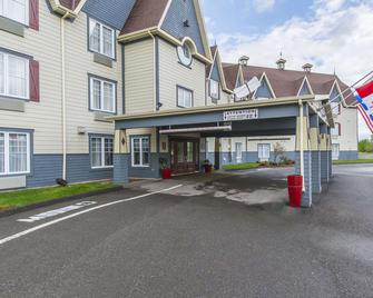 Quality Inn Riviere-Du-Loup - Rivière-du-Loup - Building