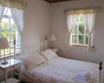 The Whins - Traditional Irish Cottage - The Point - Bedroom