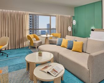 Holiday Inn & Suites Makati By IHG - Makati - Bedroom
