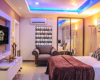 New Fairmount Hotel and Casino - ליבינגסטון - חדר שינה