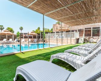 אמיליס בוטיק - טבריה - בריכה