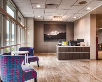 Candlewood Suites Tacoma Mall by IHG - Tacoma - Rezeption