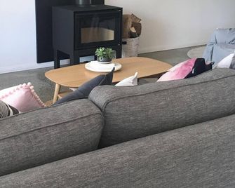 Perfect location for a summer holiday or a cosy break by the fire in the winter. - Normanville - Living room