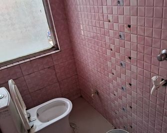 Hotel Shah Paradise - Birgunj - Bathroom