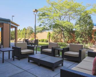 Courtyard by Marriott - Flint - Veranda