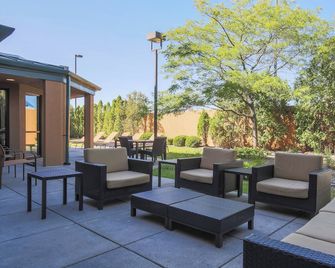Courtyard by Marriott - Flint - Binnenhof