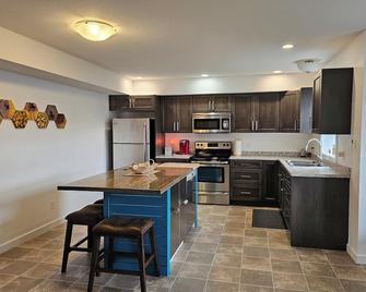 Lakeview Bliss Suite - Great neighborhood, ideal for work/recreation/relaxation. - Williams Lake - Keuken
