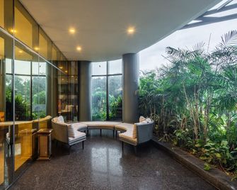 Fezinn Hotel - Kozhikode - Recepción