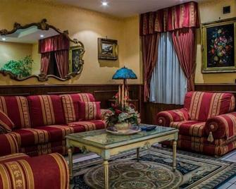 Hotel Happy Days - Lido di Liccola - Sala de estar