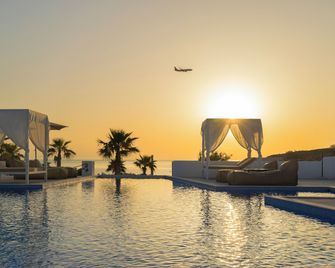 Desiterra Resort & Spa - Thera - Pool