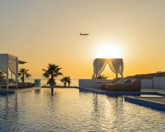 Desiterra Resort & Spa - Thera - Svømmebasseng