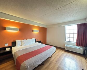 موتل 6 سبرينجفيلد، افيفجاينيا- واشنطن دسساوث ويست - سبرينغفيلد (فيرجينيا) - غرفة نوم