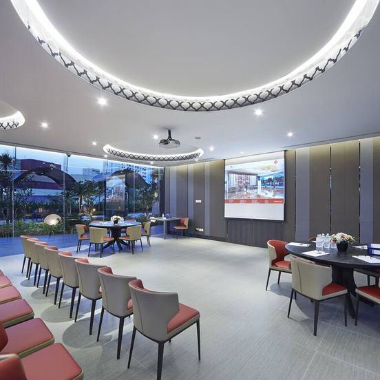 Hotel Boss image 1
