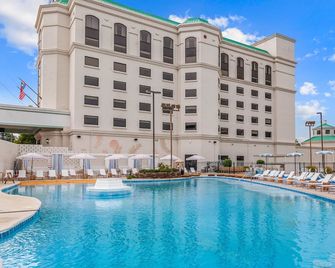 Mulberry, a Wyndham Hotel - ויקסבורג - בריכה