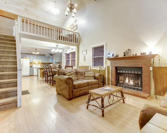 Quiet dog-friendly riverfront house with large back deck, hot tub, fireplace - Cullowhee - Living room