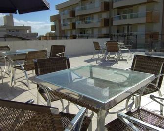 بوزادا أجوا فيفا - بومبينهاس - شرفة