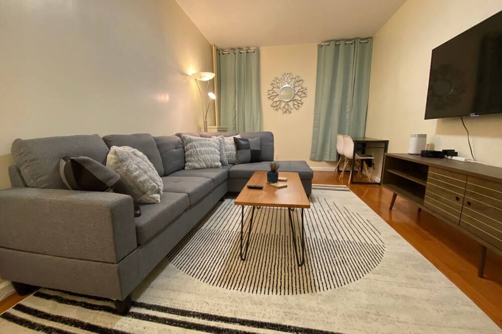 Brooklyn 2 Bedroom - 30 mins to Manhattan! Easy access to train! - ברוקלין - סלון