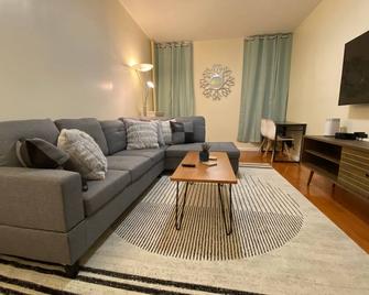Brooklyn 2 Bedroom - 30 mins to Manhattan! Easy access to train! - Brooklyn