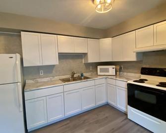 Home Sweet Home - Portage - Kitchen