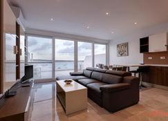 Seafront Penthouse w unobstructed Sea Views - Mellieha - Living room