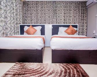 Alexander Hotel & Tours - Iringa - Bedroom
