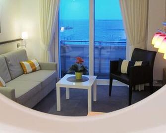 Miramar - Heligoland - Living room