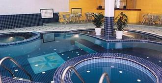 Amerigo Hotel - 克拉斯諾達爾 - 游泳池