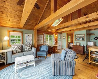 Sea Chaser Cottage - Perfect getaway for those drawn to the sea - Brunswick - Pokój dzienny