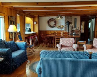 Big Glen Lake 4 Bedroom Private Cove - Glen Arbor - Lounge