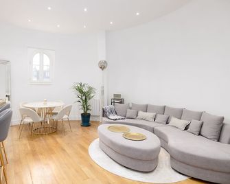 Apartment in a dome near the Eiffel Tower - Paris - Salon