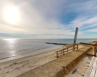 The Pinkletink - Oak Bluffs - Beach