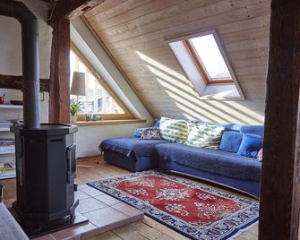 'Uriger Fachwerktraum' for max. 6 persons - Jestetten - Sala de estar