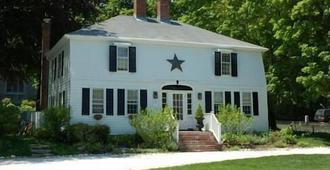The 1720 House - Vineyard Haven