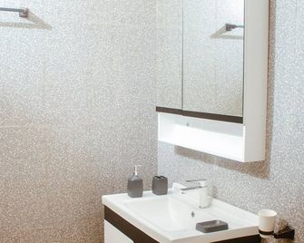 Kadoued Furnished Apartment 2 Bedroom - Ouagadougou - Bathroom