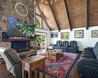 Boondock Bliss - Lakefront with Private Dock Sleeps 15 - Sunrise Beach - Living room