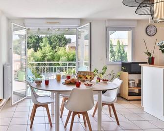 Résidence les Dunes- Appartement avec piscine - Givrand - Comedor