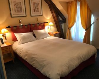 Logis Hôtel le Cheval Blanc - Yvoy-le-Marron - Habitación