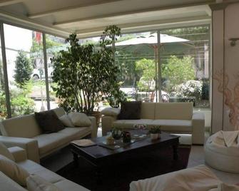 توريتا ريزيدانس هوتل - باليرمو - غرفة معيشة