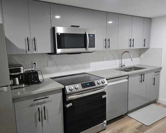 Staycation3179 - Edmonton - Kitchen