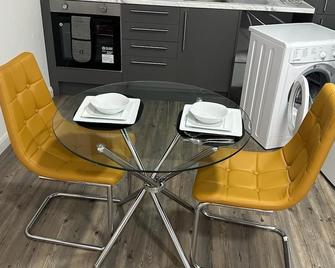 Immaculate 1-bed Apartment in Northampton - Northampton - Dining room
