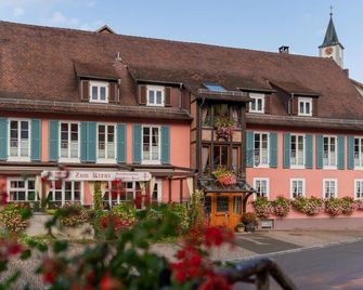 Gasthaus-Pension Zum Kreuz - Stühlingen - Building
