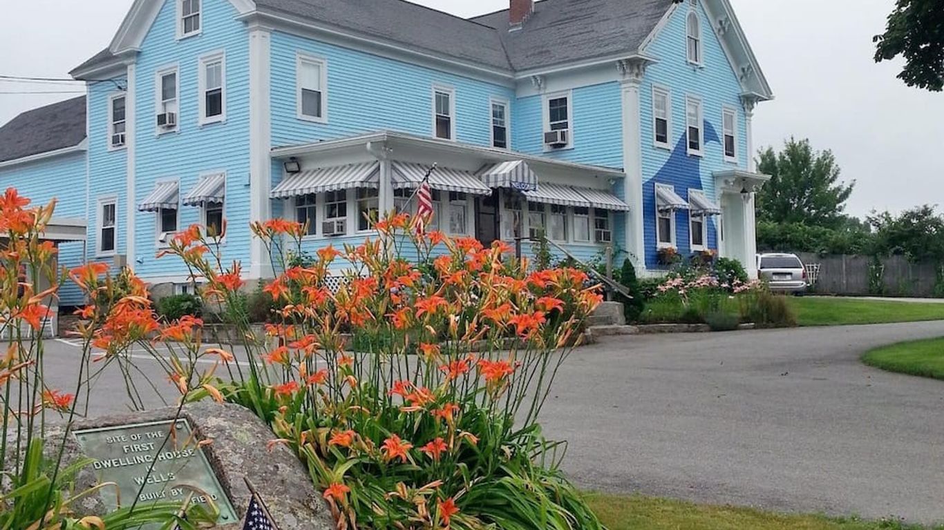 Coast Village Inn & Cottages