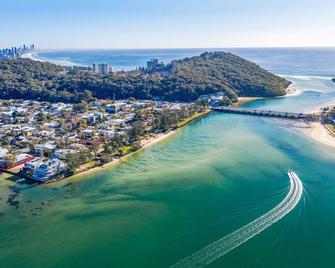 Your luxury waterfront holiday awaits at this stunning 5-bed pet-friendly home. - Burleigh Heads