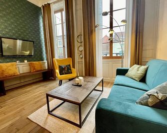 Appartement F2, 'La Scène Du 66', Verdun Centre, Garage Motos Et Vélo, Wifi, Géré Par Prestazen'services - Verdun - Salon