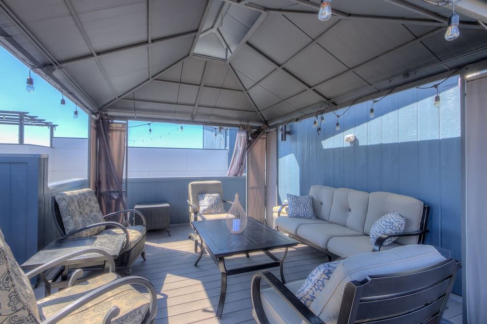 Spacious Townhouse With Rooftop Deck! Super Close To Downtown Denver! - דנבר - סלון