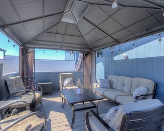 Spacious Townhouse With Rooftop Deck! Super Close To Downtown Denver! - דנבר - סלון