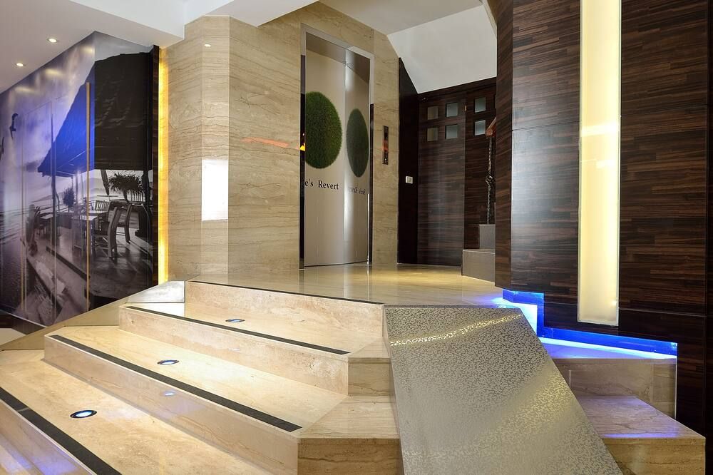 Cloud Hotel Riverside